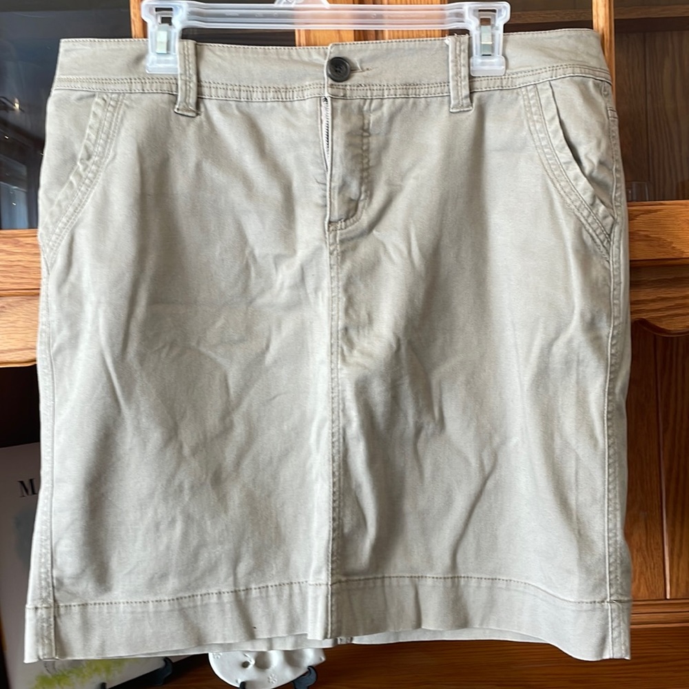 Sonoma skirt size 12, khaki/tan color 18 inches